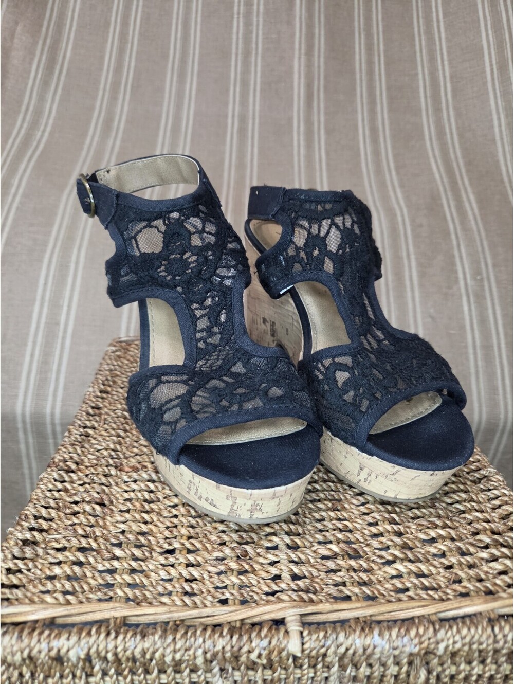 American Eagle Black Lace Sling Back Cork Wedge Sandal sz 5